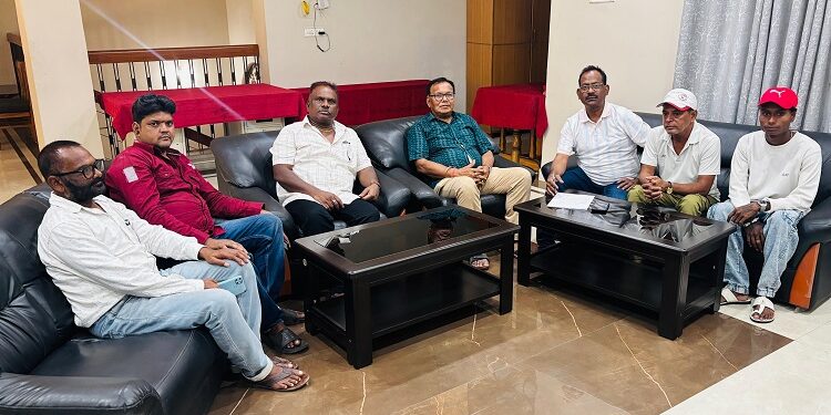 West singhbhum janjatiya kala utsav : चक्रधरपुर में तीन दिवसीय जनजातीय कला उत्सव की तैयारियां तेज, सरायकेला सर्किट हाउस में बनी कार्यक्रमों की रूपरेखा West singhbhum janjatiya kala utsav : चक्रधरपुर में तीन दिवसीय जनजातीय कला उत्सव की तैयारियां तेज, सरायकेला सर्किट हाउस में बनी कार्यक्रमों की रूपरेखा