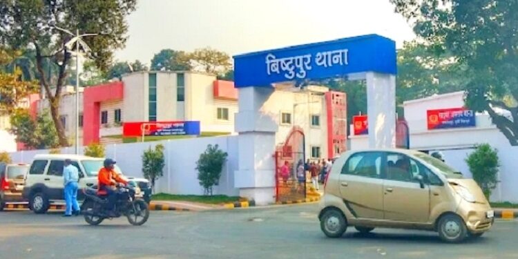 Jamshedpur case against poisoning a child : घरेलू विवाद में 8 वर्षीय बच्चे को बैट्री का केमिकल खिलाने का आरोप, बच्ची दादी ने पांच लोगों के खिलाफ दर्ज कराया मामला  