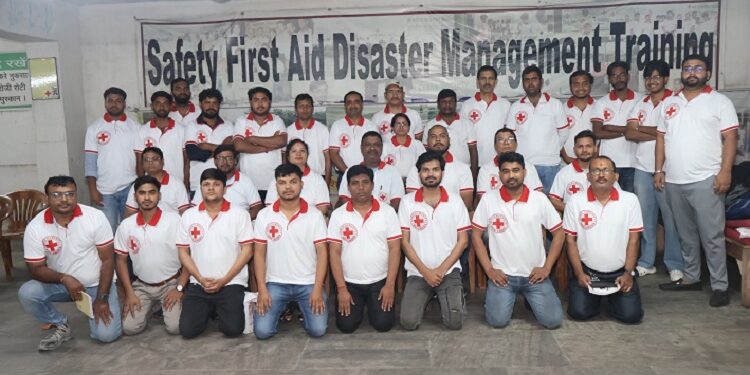 Jamshedpur red cross 218th batch completed training : रेडक्रॉस सोसाइटी सेफ्टी फर्स्ट एड डिजास्टर मैनेजमेंट ट्रेनिंग का 218वां सत्र संपन्न, इसमें प्रशिक्षुओं को सेफ्टी, फर्स्ट ऐड व डिजास्टर मैनेजमेंट की दी गई ट्रेनिंग Jamshedpur red cross 218th batch completed training : रेडक्रॉस सोसाइटी सेफ्टी फर्स्ट एड डिजास्टर मैनेजमेंट ट्रेनिंग का 218वां सत्र संपन्न, इसमें प्रशिक्षुओं को सेफ्टी, फर्स्ट ऐड व डिजास्टर मैनेजमेंट की दी गई ट्रेनिंग