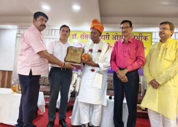 Jamshedpur dr nirbhik smriti samman : डॉ हरेराम त्रिपाठी ‘चेतन’ एवं डॉ महामाया प्रसाद ‘विनोद’  डॉ निर्भीक स्मृति सम्मान से सम्मानित, तुलसी भवन में डॉ रसिक बिहारी ओझा निर्भीक जयंती सह स्मृति सम्मान समारोह आयोजित