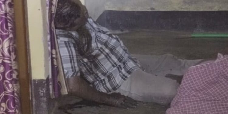 Jamshedpur dead body found : कपाली के बंद घर में संदिग्ध स्थितियों में पड़ा शव मिलने से सनसनी, मकान से दुर्गंध आने पर लोगों ने पुलिस को दी सूचना, व्यक्ति की मौत के कारणों का पता लगा रही पुलिस