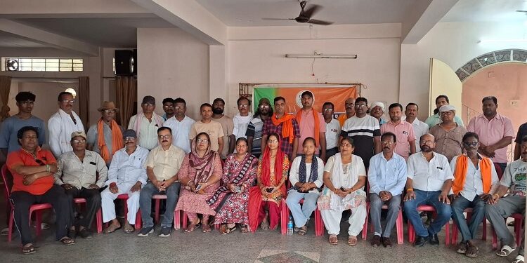 Jamshedpur bjp workers against district president : परसुडीह भाजपा मंडल के कार्यकर्ताओं की बैठक नव नियुक्त मंडल अध्यक्ष का विरोध, कार्यकर्ताओं ने जिलाध्यक्ष पर लगाया बिना रायशुमारी के घोषणा करने का आरोप