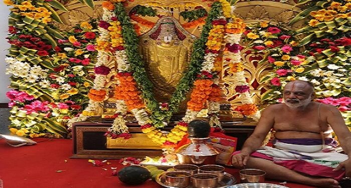 Jamshedpur tirupati balaji ann prasadam : बिष्टुपुर राम मंदिर में तिरुपति बालाजी के अन्न प्रसादम् में हजारों श्रद्धालुओं ने पाया प्रसाद, पूर्व राज्यपाल रघुवर दास, बन्ना गुप्ता, सुधा गुप्ता समेत अनेक गणमान्य लोग हुए शामिल