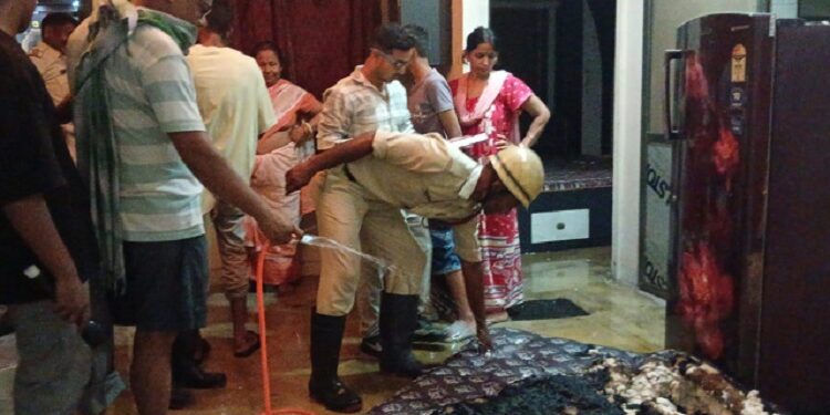 Jamshedpur fire : जमशेदपुर के काशीडीह स्थित बंद घर में आग लगने से मची अफरातफरी, स्थानीय लोगों ने काफी मशक्कत कर पाया आग पर काबू, आग लगने के कारणों का पता नहीं, पुलिस कर रही जांच Jamshedpur fire : जमशेदपुर के काशीडीह स्थित बंद घर में आग लगने से मची अफरातफरी, स्थानीय लोगों ने काफी मशक्कत कर पाया आग पर काबू, आग लगने के कारणों का पता नहीं, पुलिस कर रही जांच