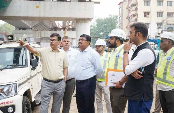 jamshedpur dc visit : जमशेदपुर के उपायुक्त ने मानगो में ओवरब्रिज निर्माण कार्य का किया निरीक्षण, प्रगति की समीक्षा कर दिए आवश्यक दिशा-निर्देश