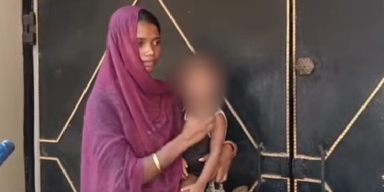 jamshedpur theft- टेल्को में लैपटॉप चोरी करते महिला को स्थानीय लोगों ने धर दबोचा, पुलिस हिरासत में महिला