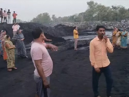 jharkhand dhanbad accident- धनबाद में बड़ा हादसा, मुनीडीह कोयला खदान में स्लरी ढहने से 4 मजदूरों की मौत, महिला मजदूर किसी तरह जान बचायी jharkhand dhanbad accident- धनबाद में बड़ा हादसा, मुनीडीह कोयला खदान में स्लरी ढहने से 4 मजदूरों की मौत, महिला मजदूर किसी तरह जान बचायी