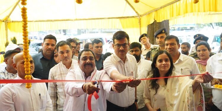 Jharcraft new showroom in jamshedpur : झारखंड के नये शो रुम का जमशेदपुर में उदघाटन, उद्योग मंत्री संजय प्रसाद यादव ने किया उद्घाटन Jharcraft new showroom in jamshedpur : झारखंड के नये शो रुम का जमशेदपुर में उदघाटन, उद्योग मंत्री संजय प्रसाद यादव ने किया उद्घाटन