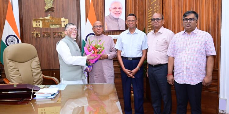 Jamshedpur mla meets governor : झारखंड के राज्यपाल से मिले विधायक सरयू राय, इन मुद्दे पर हुई बात Jamshedpur mla meets governor : झारखंड के राज्यपाल से मिले विधायक सरयू राय, इन मुद्दे पर हुई बात