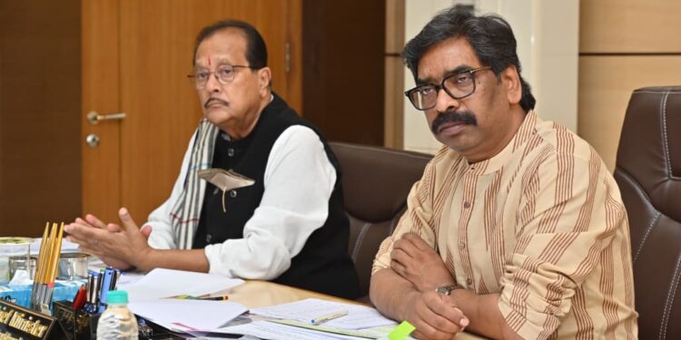 jharkhand cm meeting : मुख्यमंत्री हेमन्त सोरेन ने की वित्त एवं वाणिज्य-कर विभाग की उच्चस्तरीय समीक्षात्मक बैठक, कहा – बजट प्रबंधन और राजस्व लक्ष्यों की प्राप्ति पर दें विशेष ध्यान, खनन राजस्व में झारखंड की स्थिति ओडिशा व छत्तीसगढ़ से बेहतर jharkhand cm meeting : मुख्यमंत्री हेमन्त सोरेन ने की वित्त एवं वाणिज्य-कर विभाग की उच्चस्तरीय समीक्षात्मक बैठक, कहा – बजट प्रबंधन और राजस्व लक्ष्यों की प्राप्ति पर दें विशेष ध्यान, खनन राजस्व में झारखंड की स्थिति ओडिशा व छत्तीसगढ़ से बेहतर