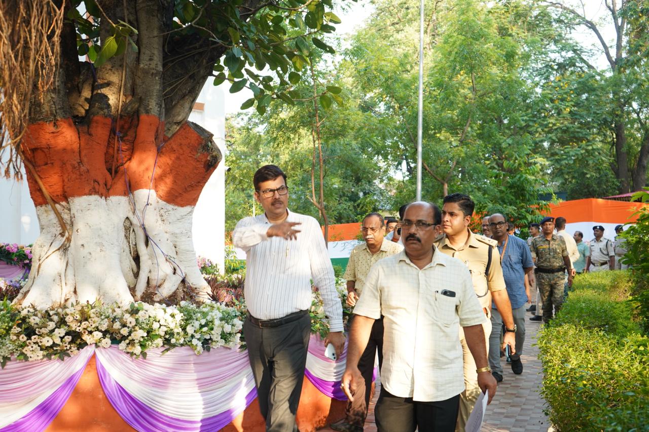 Jharkhand governor visit jamshedpur on June 1: झारखंड के राज्यपाल संतोष गंगवार 1 जून को आएंगे जमशेदपुर, मणिपाल टाटा मेडिकल कॉलेज के ग्रेजुएशन सेरेमनी में होंगे शामिल, उपायुक्त ने कार्यक्रम स्थल का किया निरीक्षण, सुरक्षा एवं अन्य व्यवस्थाओं का लिया जायजा