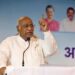 congress president- कांग्रेस अध्यक्ष ने केंद्र सरकार पर साधा निशाना, कहा- 8 दिनों में तीसरी बार पेट्रोल- डीजल की कीमतों में वृद्धि, सरकार में नेतृत्व का संकट