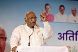 congress president- कांग्रेस अध्यक्ष ने केंद्र सरकार पर साधा निशाना, कहा- 8 दिनों में तीसरी बार पेट्रोल- डीजल की कीमतों में वृद्धि, सरकार में नेतृत्व का संकट congress president- कांग्रेस अध्यक्ष ने केंद्र सरकार पर साधा निशाना, कहा- 8 दिनों में तीसरी बार पेट्रोल- डीजल की कीमतों में वृद्धि, सरकार में नेतृत्व का संकट