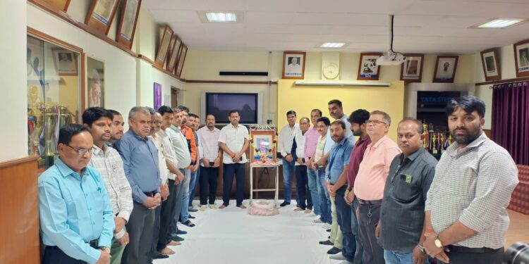tata workers union homage : टाटा वर्कर्स यूनियन के पूर्व अध्यक्ष स्वर्गीय एसके बेंजामिन की 17वीं पुण्यतिथि मनाई गयी, दी गयी श्रद्धांजलि