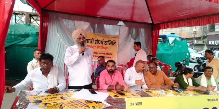 jamshedpur railway passenger : मानगो में रेल यात्री संघर्ष समिति का हस्ताक्षर अभियान सम्पन्न, जब तक ट्रेनें राइट टाइम नहीं चलेंगी, तब तक आंदोलन चलता रहेगा