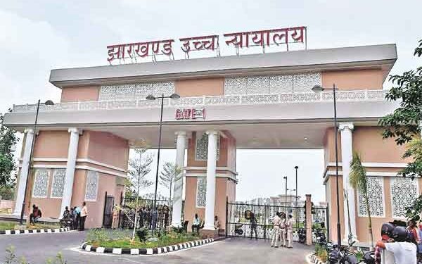 Jharkhand high court reserves order in murder case : चांडिल में पांच लोगों की हत्या के आरोपी को फांसी की सजा के खिलाफ याचिका, हाई कोर्ट ने मामले की सुनवाई के बाद फैसला सुरक्षित रखा