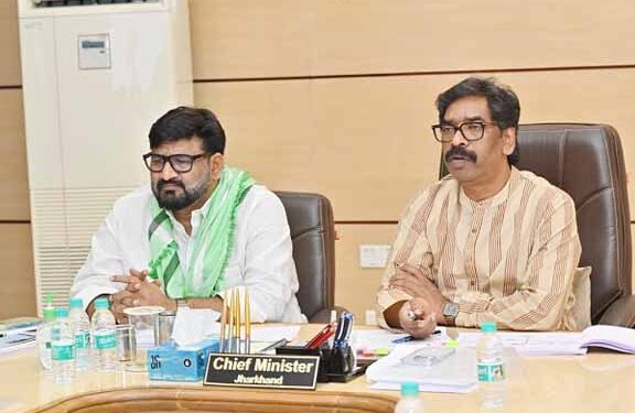 jharkhand irrigation meeting : मुख्यमंत्री हेमन्त सोरेन ने की जल संसाधन विभाग की उच्च स्तरीय बैठक, नदी संरक्षण पर दिया जोर jharkhand irrigation meeting : मुख्यमंत्री हेमन्त सोरेन ने की जल संसाधन विभाग की उच्च स्तरीय बैठक, नदी संरक्षण पर दिया जोर