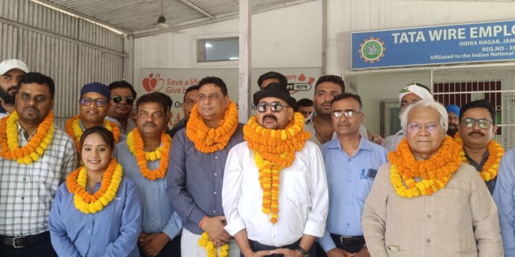 tata steel colors employees union : टाटा स्टील कलर्स इम्प्लॉयी यूनियन की पुरानी कमेटी ने संभाला पुनः कार्यभार, ब्लूस्कोप का नाम बदलने के बाद नयी यूनियन का हुआ गठन tata steel colors employees union : टाटा स्टील कलर्स इम्प्लॉयी यूनियन की पुरानी कमेटी ने संभाला पुनः कार्यभार, ब्लूस्कोप का नाम बदलने के बाद नयी यूनियन का हुआ गठन