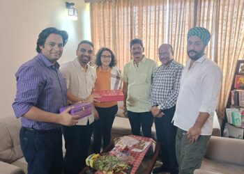 jamshedpur honoured- नेशनल टॉपर शांभवी तिवारी को झामुमो प्रवक्ता कुणाल षाड़ंगी ने घर पहुंचकर किया सम्मानित,दी बधाई, सरायकेला नगर परिषद अध्यक्ष व समाजसेवी इंदरजीत सिंह भी रहे मौजूद jamshedpur honoured- नेशनल टॉपर शांभवी तिवारी को झामुमो प्रवक्ता कुणाल षाड़ंगी ने घर पहुंचकर किया सम्मानित,दी बधाई, सरायकेला नगर परिषद अध्यक्ष व समाजसेवी इंदरजीत सिंह भी रहे मौजूद