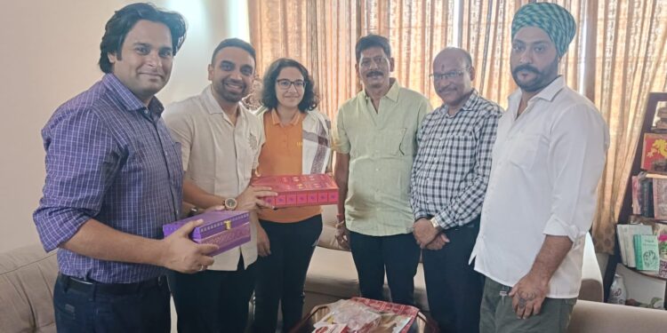 jamshedpur honoured- नेशनल टॉपर शांभवी तिवारी को झामुमो प्रवक्ता कुणाल षाड़ंगी ने घर पहुंचकर किया सम्मानित,दी बधाई, सरायकेला नगर परिषद अध्यक्ष व समाजसेवी इंदरजीत सिंह भी रहे मौजूद