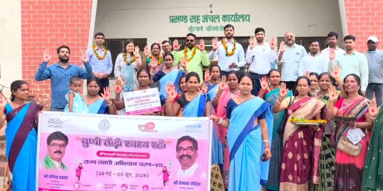West singhbhum : चाईबासा के खुंटपानी में ‘चुप्पी तोड़ो स्वस्थ रहो’ अभियान की हुई शुरूआत, उप विकास आयुक्त ने प्रचार वाहन को हरी झंडी दिखाकर किया रवाना