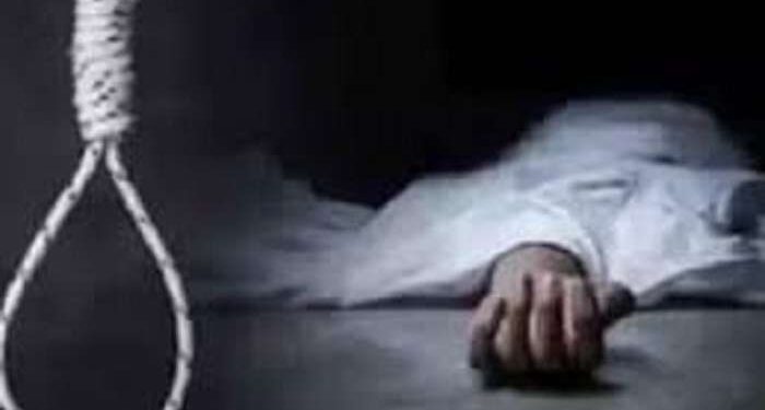 jamshedpur suicide-सिदगोड़ा ग्वाला बस्ती में अधेड़ ने फांसी लगाकर की आत्महत्या, पुलिस मामले की जांच में जुटी jamshedpur suicide-सिदगोड़ा ग्वाला बस्ती में अधेड़ ने फांसी लगाकर की आत्महत्या, पुलिस मामले की जांच में जुटी