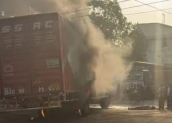 Adityapur incident – आरआइटी में हाईट्रेंशन तार की चपेट में आया कंटेनर, चालक झुलसा, मौत
