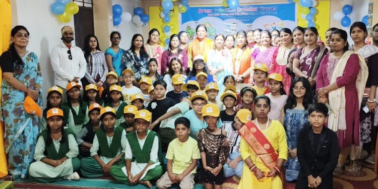 Jamshedpur summer camp: सोनारी आर्किड रेसिडेंसी में आयोजित हुआ समर कैंप, बच्चों ने की मस्ती, आर्टेक्स क्रिएशन ड्रॉइंग क्लासेस का चार दिन चलेगा कैंप