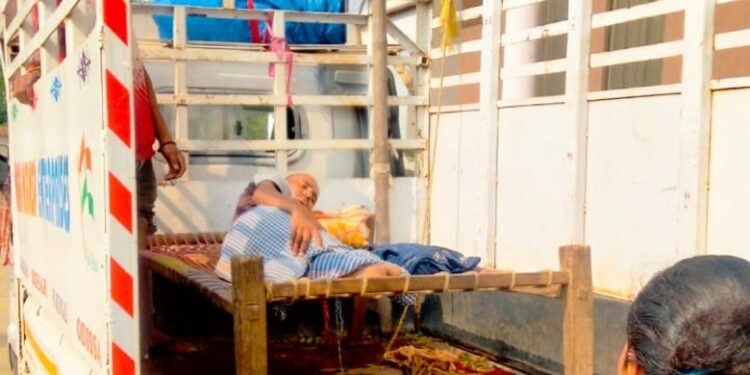 Jamshepdur nh incident – मानगो एनएच 33 पर मिट्टी की जर्जर दीवार गिरने से अधेड़ घायल