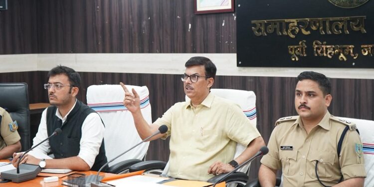 Jamshedpur traffic management meeting : जमशेदपुर में गर्मी की छुट्टी के बाद स्कूली वैन और ऑटो का विशेष अभियान जांच अभियान चलेगा, जमशेदपुर में 24 लोगों की अप्रैल माह में हो चुकी है मौत, प्रशासन ट्राफिक मैनेजमेंट को लेकर सख्त