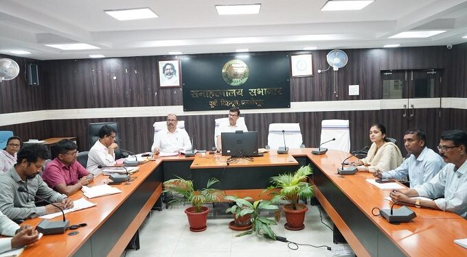 Jamshedpur dc meeting : जमशेदपुर में आपूर्ति विभाग की समीक्षा बैठक में पारदर्शी एवं सुचारू खाद्यान्न वितरण व्यवस्था पर दिया गया जोर, उपायुक्त ने कहा- राशन वितरण में अनियमितता पर होगी सख्त कार्रवाई