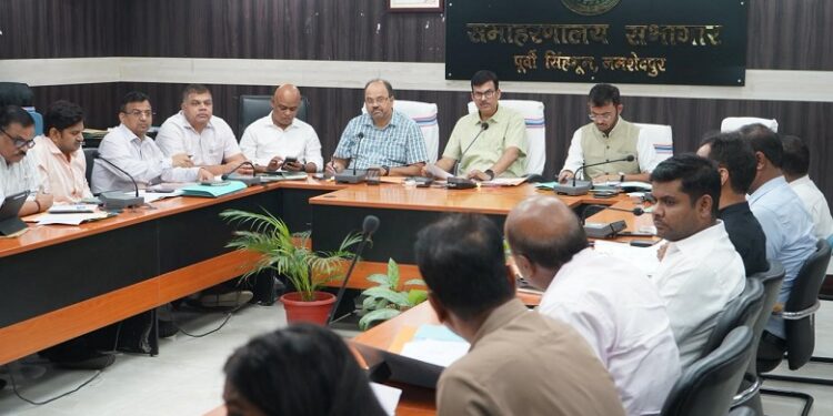 Jamshedpur dc action : जमशेदपुर में डीसी ने की राजस्व संग्रहण, भू-अर्जन, नीलाम पत्र, सरकारी व डीम्ड लीज भूमि अतिक्रमण की समीक्षात्मक बैठक, वर्तमान वित्तीय वर्ष में लक्ष्य प्राप्ति के लिए कार्ययोजना के आधार पर कार्य करने के दिए निर्देश Jamshedpur dc action : जमशेदपुर में डीसी ने की राजस्व संग्रहण, भू-अर्जन, नीलाम पत्र, सरकारी व डीम्ड लीज भूमि अतिक्रमण की समीक्षात्मक बैठक, वर्तमान वित्तीय वर्ष में लक्ष्य प्राप्ति के लिए कार्ययोजना के आधार पर कार्य करने के दिए निर्देश
