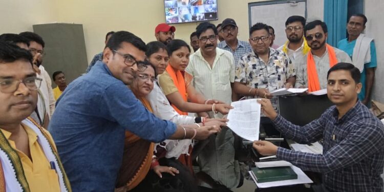 Jamshedpur rural bjp – सरकार की जनविरोधी नीतियों के खिलाफ बहरागोड़ा के भाजपा कार्यकर्ताओं का धरना प्रदर्शन, बीडीओ को राज्यपाल के नाम सौंपा ज्ञापन