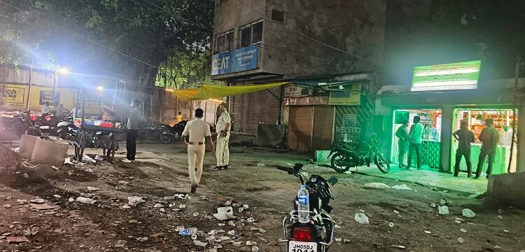 Jamshedpur special campaign : जमशेदपुर में अड्डेबाजी करने वालों पर पुलिस का शिकंजा, 49 स्थानों पर चला विशेष अभियान, 3 वाहनों का कटा चालान