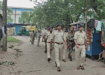 Jamshedpur flag march : बर्मामाइंस में बकरीद को लेकर पुलिस ने किया फ्लैग मार्च, शांति और सौहार्द बनाए रखने की अपील, देखिए – video
