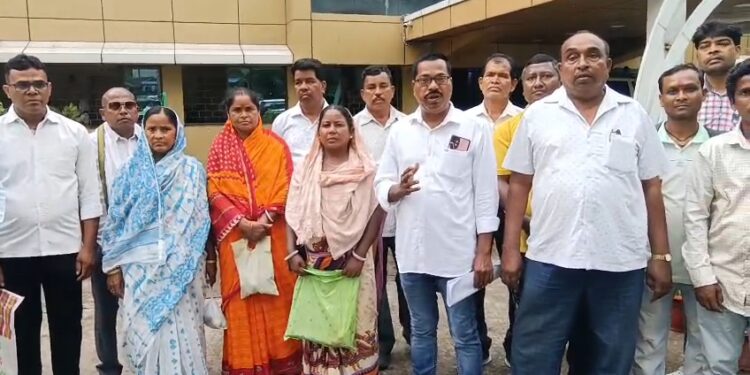 Tata lease renewal issue- टाटा स्टील लीज नवीकरण को लेकर विस्थापितो ने एक बार फिर उठायी आवाज, विस्थापितों को लेकर फैसला लेने की मांग Tata lease renewal issue- टाटा स्टील लीज नवीकरण को लेकर विस्थापितो ने एक बार फिर उठायी आवाज, विस्थापितों को लेकर फैसला लेने की मांग
