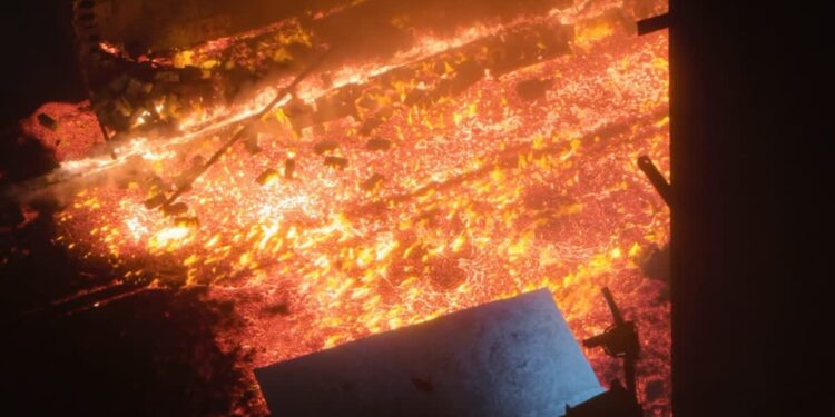 Andhra Pradesh big incident- आंध्र प्रदेश के विशाखापत्तनम स्टील प्लांट में बड़ा हादसा, खौलता लिक्विड स्टील गिरने से 8 मजदूरों की मौत, कई झुलसे Andhra Pradesh big incident- आंध्र प्रदेश के विशाखापत्तनम स्टील प्लांट में बड़ा हादसा, खौलता लिक्विड स्टील गिरने से 8 मजदूरों की मौत, कई झुलसे