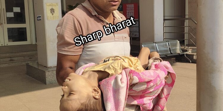 Jamshedpur mgm hospital negligence : एमजीएम अस्पताल में 13 साल के बच्चे की मौत, शव को लेकर दौड़ते रहे परिजन, देखिये – video Jamshedpur mgm hospital negligence : एमजीएम अस्पताल में 13 साल के बच्चे की मौत, शव को लेकर दौड़ते रहे परिजन, देखिये – video