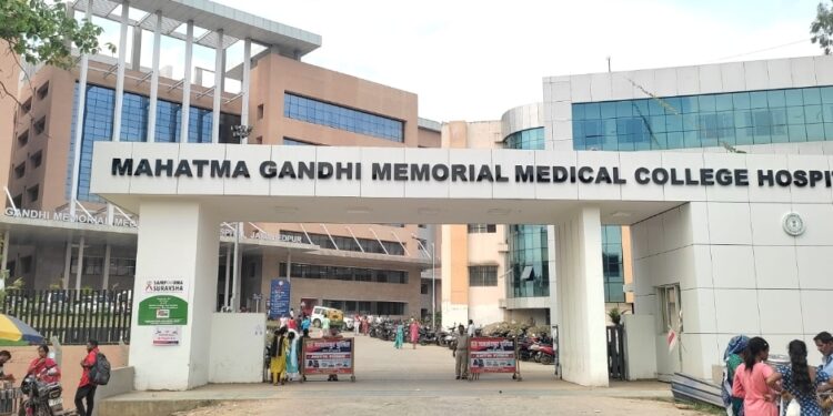Jamshedpur mgm hospital : एमजीएम अस्पताल में सुरक्षा गार्ड की पहल, मरीज को मिली मदद Jamshedpur mgm hospital : एमजीएम अस्पताल में सुरक्षा गार्ड की पहल, मरीज को मिली मदद