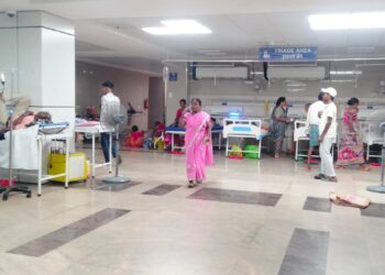 Jamshedpur mgm hospital : एमजीएम अस्पताल में एसी व्यवस्था ठप, उमस और गर्मी से मरीज बेहाल
