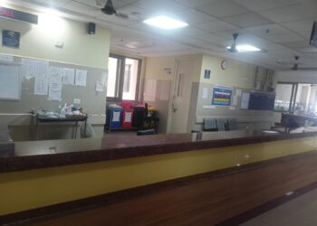 Jamshedpur mgm hospital : एमजीएम अस्पताल में छुट्टी के दिन स्वास्थ्य व्यवस्था पर सवाल, घंटों वार्ड से गायब रहे डॉक्टर और नर्स Jamshedpur mgm hospital : एमजीएम अस्पताल में छुट्टी के दिन स्वास्थ्य व्यवस्था पर सवाल, घंटों वार्ड से गायब रहे डॉक्टर और नर्स