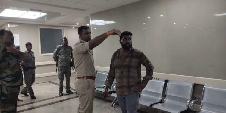 Jamshedpur firing case : मानगो में बीती रात गोली से घायल युवक की मौत, साथियों ने ही मारी थी गोली, तीन हिरासत में Jamshedpur firing case : मानगो में बीती रात गोली से घायल युवक की मौत, साथियों ने ही मारी थी गोली, तीन हिरासत में