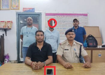tatanagar rpf success : टाटानगर स्टेशन से मोबाइल चोरी करते बागबेड़ा का युवक पकड़ाया, यह है मामला