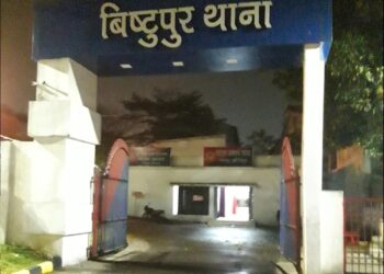 Jamshedpur football match fight : धातकीडीह में फुटबाल मैच के दौरान दो पक्ष में मारपीट, थाना में भी हंगामा