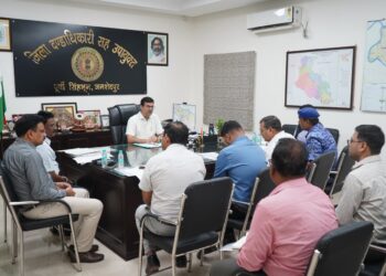 jamshedpur yog day : अंतरराष्ट्रीय योग दिवस के सफल आयोजन को लेकर उपायुक्त ने की समीक्षा बैठक, जिला से ग्राम स्तर तक व्यापक आयोजन सुनिश्चित करने के दिए निर्देश