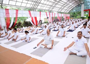 jharkhand ranchi international yoga day-अंतरराष्ट्रीय योग दिवस पर लोक भवन में सामूहिक योगाभ्यास कार्यक्रम आयोजित, 253 लोगों ने सामूहिक योगाभ्यास में लिया भाग