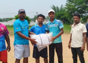 jamshedpur rural- घाटशिला विधायक ने क्रिकेट खिलाड़ियों को दिया प्रैक्टिस नेट, बेहतर तरीके से तैयारी कर सकेंगे खिलाड़ी