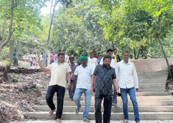 jamshedpur rural- कान्हाईश्वर पहाड़ पूजा की तैयारी को लेकर हुई बैठक, विधायक समीर मोहंती ने तैयारियों का लिया जायजा jamshedpur rural- कान्हाईश्वर पहाड़ पूजा की तैयारी को लेकर हुई बैठक, विधायक समीर मोहंती ने तैयारियों का लिया जायजा