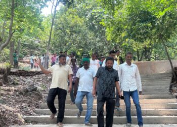 jamshedpur rural- कान्हाईश्वर पहाड़ पूजा की तैयारी को लेकर हुई बैठक, विधायक समीर मोहंती ने तैयारियों का लिया जायजा jamshedpur rural- कान्हाईश्वर पहाड़ पूजा की तैयारी को लेकर हुई बैठक, विधायक समीर मोहंती ने तैयारियों का लिया जायजा