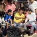 Jamshedpur dd bar murder case : बिष्टुपुर के डीडी बार के सामने हुई हत्या के दो दिनों के बाद पीड़ित परिवार से मिलने घर पहुंचे जमशेदपुर के एसएसपी पीयूष पांडेय, इस दौरान भारी पुलिस बल की थी तैनाती